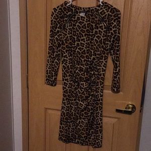 Fitted! Cute zipper detail